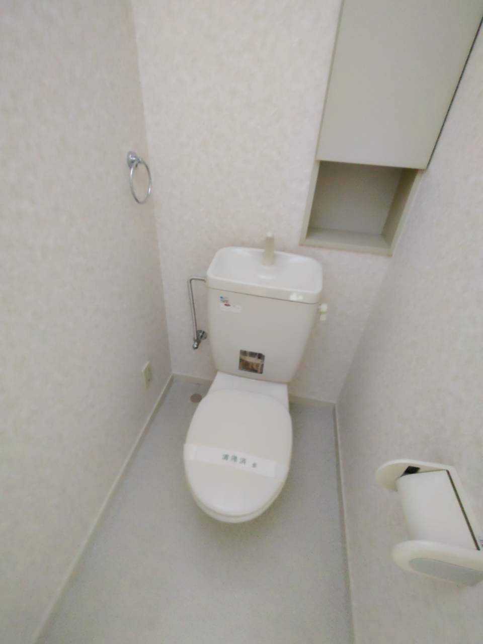 トイレ　トイレに収納あります♪
