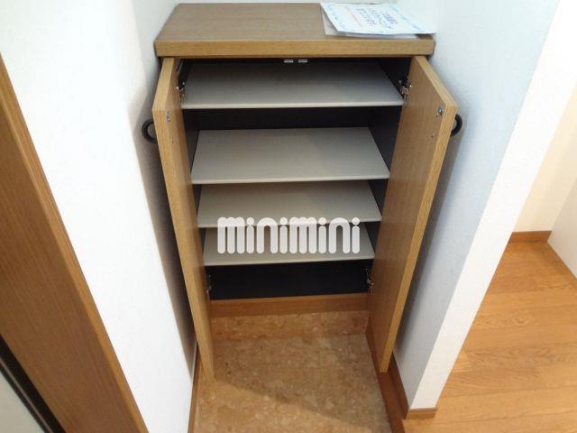 玄関　たっぷり入るシューズＢＯＸです。