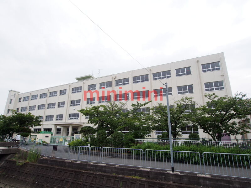 小学校　高槻市立柳川小学校（小学校）まで533m