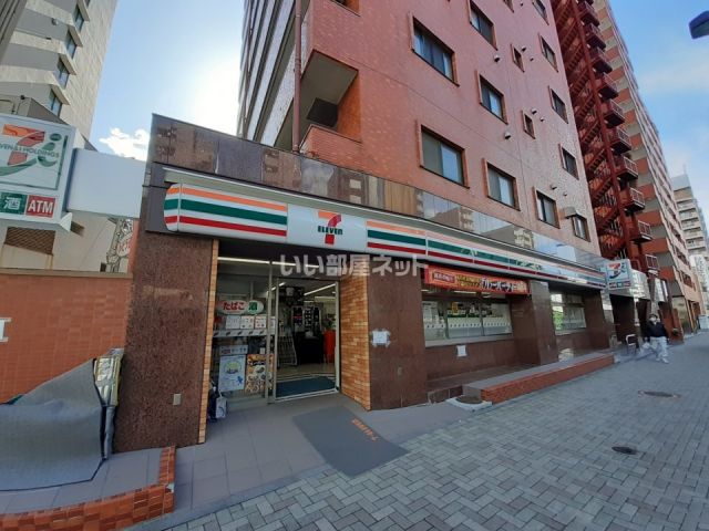 コンビニ　セブンイレブン西新宿4丁目店（コンビニ）まで641m