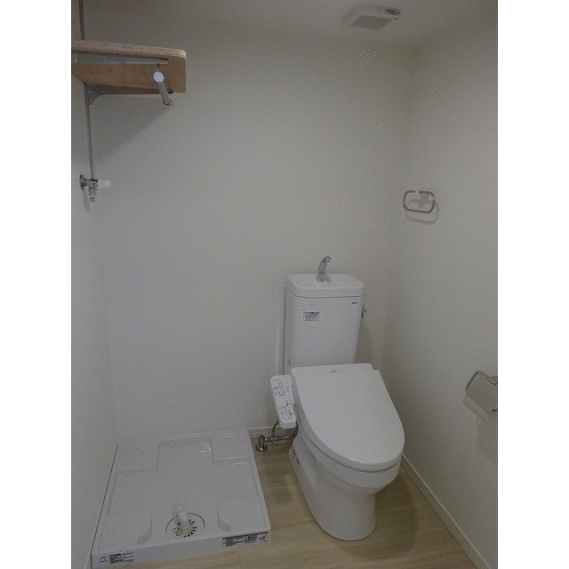 トイレ　■写真は同建物別部屋になります