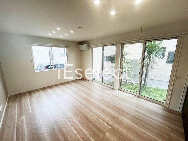 居室・リビング　2面採光で明るいお部屋です