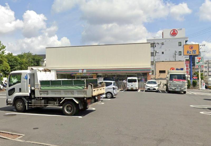コンビニ　セブン-イレブン 足立保塚町店（コンビニ）まで200m