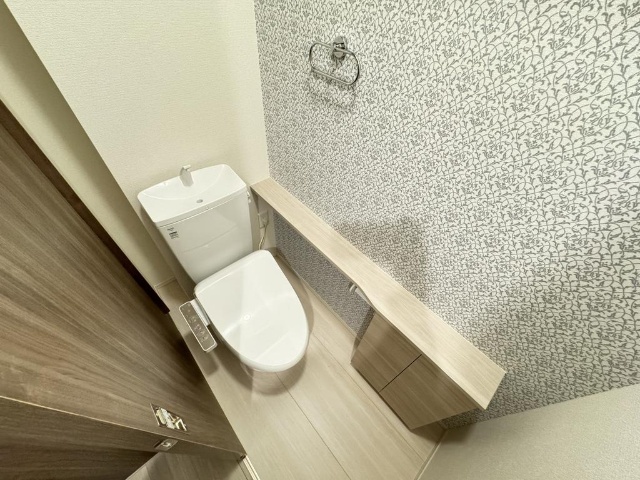 トイレ　同物件別部屋の写真転用