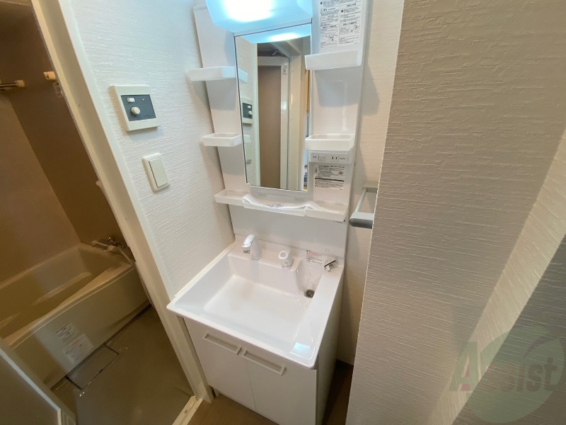 洗面設備　独立洗面台です。大きくてよいですね。シャンプーもできます