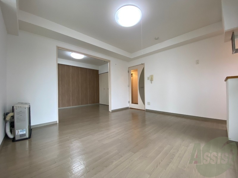 居室・リビング　広くてキレイなお部屋が広がっていて、充実した生活が送れそう。