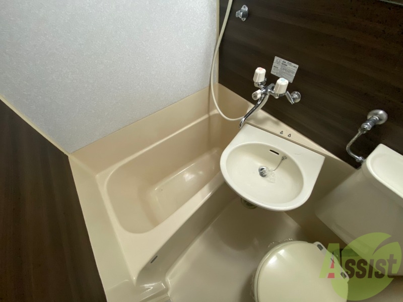 バス・シャワールーム　ユニットバスです。疲れを癒すのに欠かせませんね！