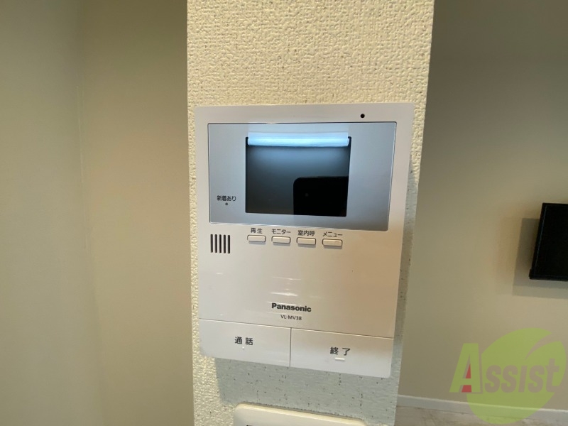 セキュリティ　モニター付インターホンです。来客者の顔が見えるので安心！
