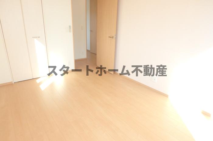 その他部屋・スペース　落ち着いて過ごせるお部屋なので、寝室にいかがでしょうか