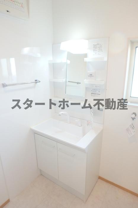 洗面設備　コンパクトで使いやすい洗面所