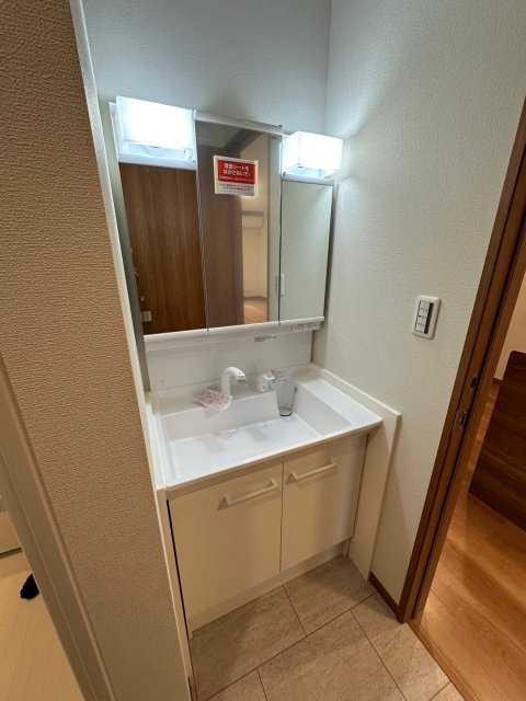 洗面設備　※同型タイプの参考写真となります。