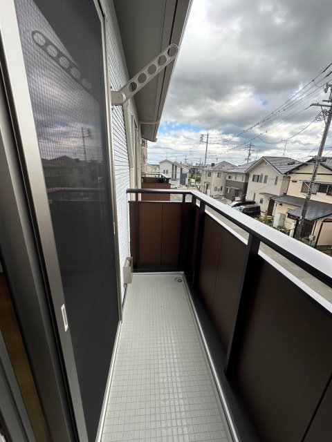 バルコニー　※同型タイプの参考写真となります。