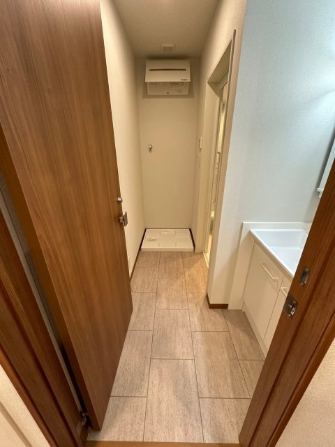 玄関　※同型タイプの参考写真となります。
