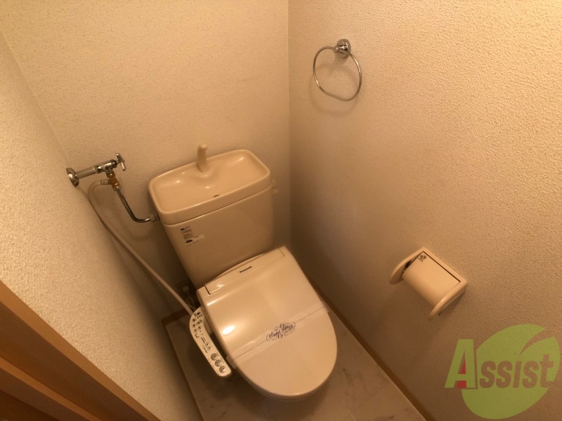 トイレ　こちらはトイレです。清潔感があり、安心して使用できます。
