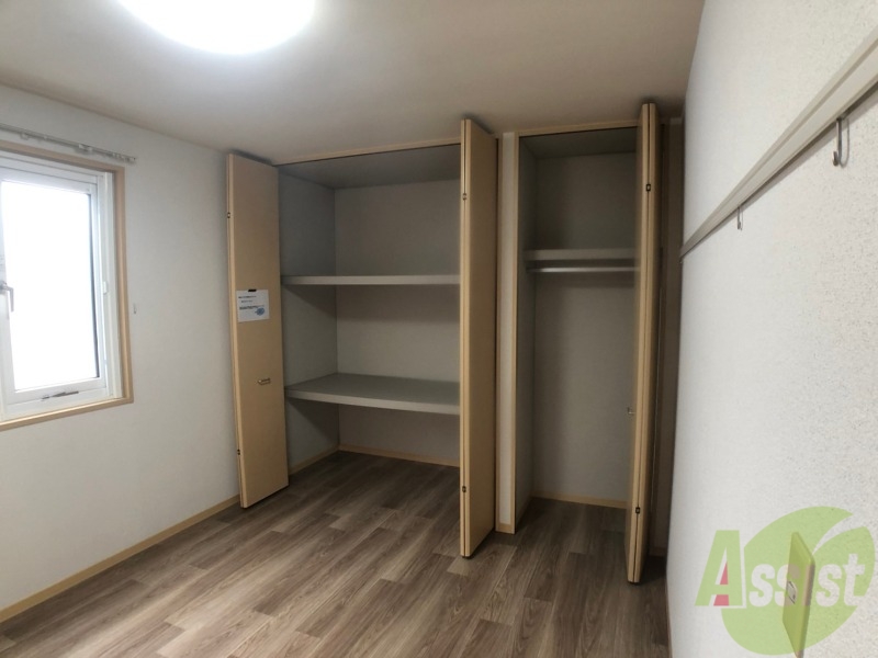 収納　寝室の収納です。部屋がすっきり片付きます。