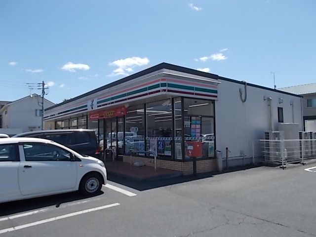 コンビニ　セブンイレブン　緑岡店（コンビニ）まで900m