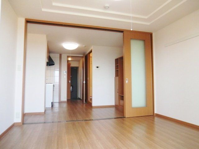居室・リビング　間仕切り開放で広々１３．３帖