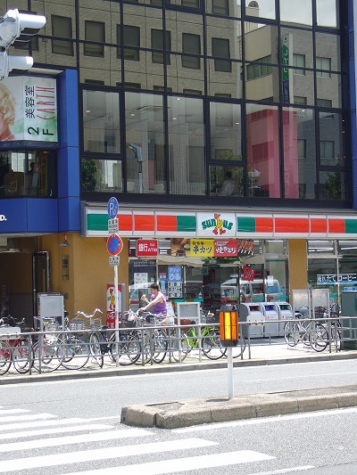 コンビニ　ファミリーマート天神橋四丁目店（コンビニ）まで179m