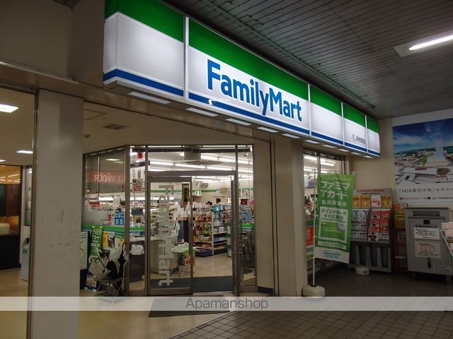 コンビニ　ファミリーマート（コンビニ）まで126m