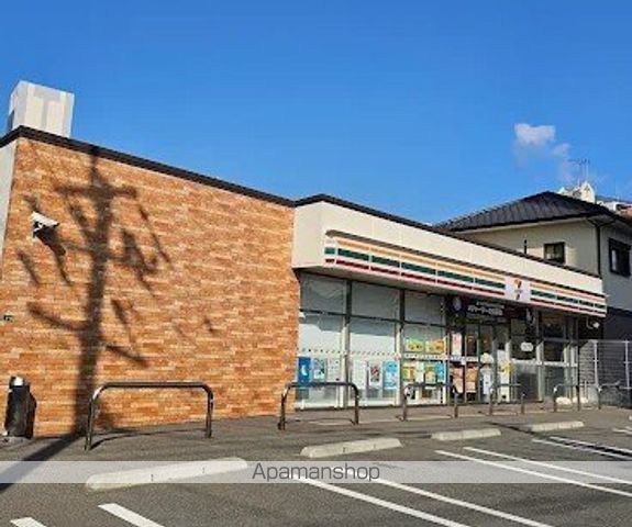 コンビニ　セブンイレブン（コンビニ）まで218m