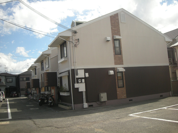 建物外観　落ち着いた雰囲気の外観です