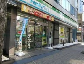 コンビニ　ファミリーマート日本橋小学校前店（コンビニ）まで45m