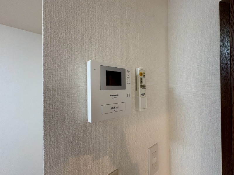 セキュリティ　ＴＶモニター付インターホンです。来客者の顔が見えるので安心！