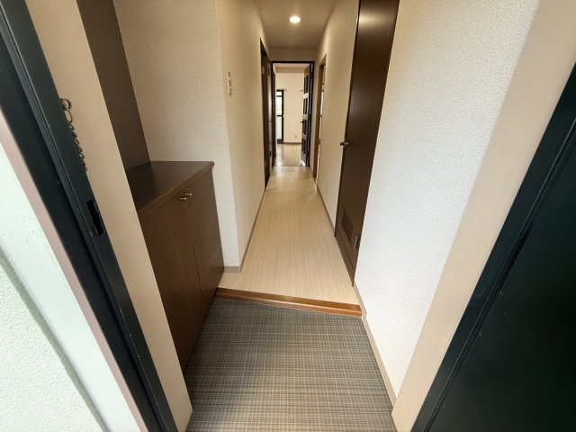玄関　同物件別号室のものです。