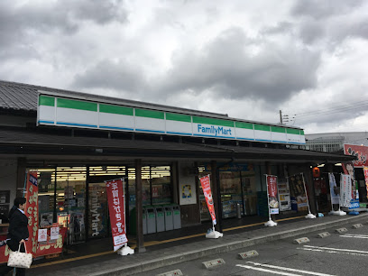 コンビニ　ファミリーマート　東条インターパーク店（コンビニ）まで800m