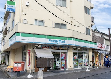 コンビニ　ファミリーマート用賀四丁目店（コンビニ）まで472m