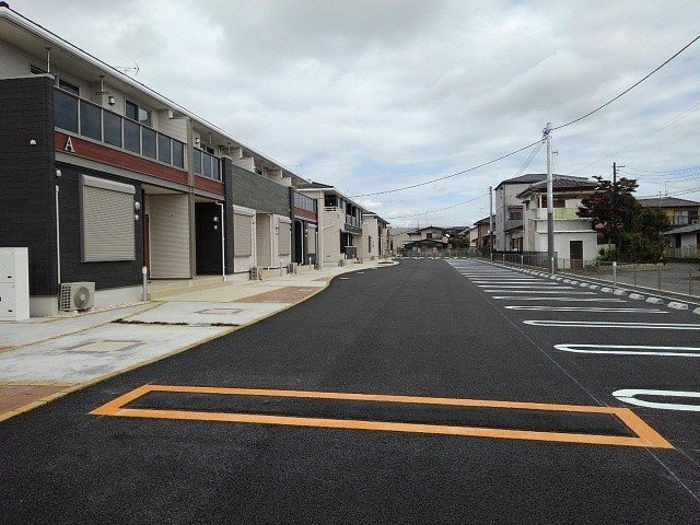 駐車場　駐車場があるので、車を買う予定の方も安心です