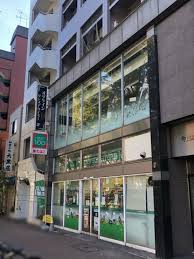 コンビニ　ローソンストア100早稲田鶴巻町店（コンビニ）まで71m