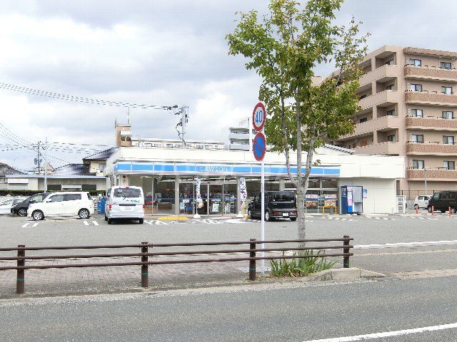 コンビニ　ローソン 吉塚三丁目店（コンビニ）まで459m