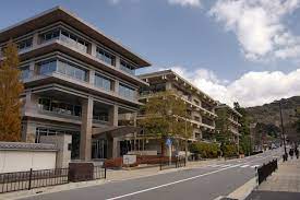 大学・短大　華頂短期大学（大学・短大）まで1888m