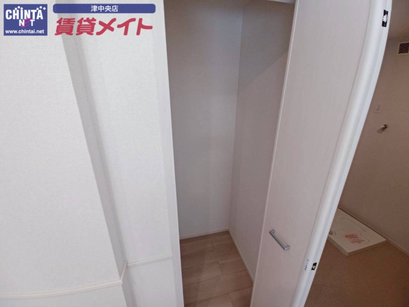 収納　同型参考写真