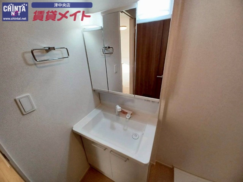 洗面設備　同型参考写真