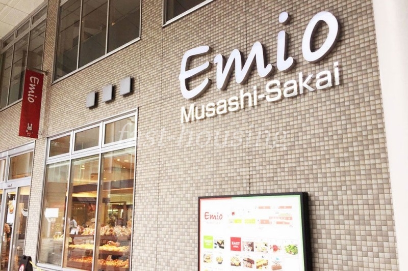 ショッピングセンター　Emio武蔵境（ショッピングセンター）まで579m