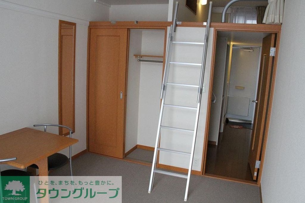 レオパレスQUATTROの居間写真