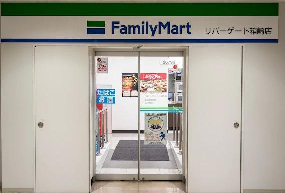 コンビニ　ファミリーマート　リバーゲート箱崎店（コンビニ）まで701m