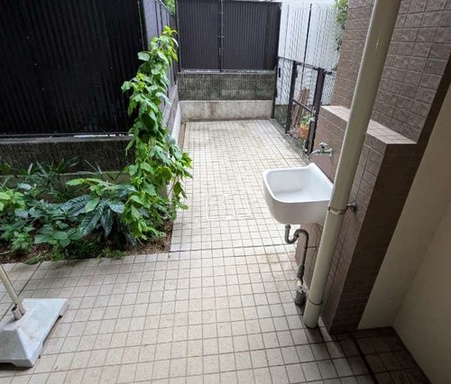 バルコニー　スロップシンク側テラス