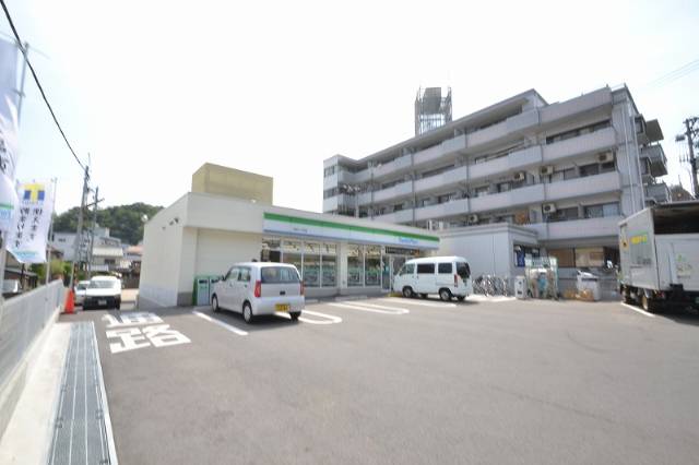 コンビニ　ファミリーマート己斐中一丁目店（コンビニ）まで344m