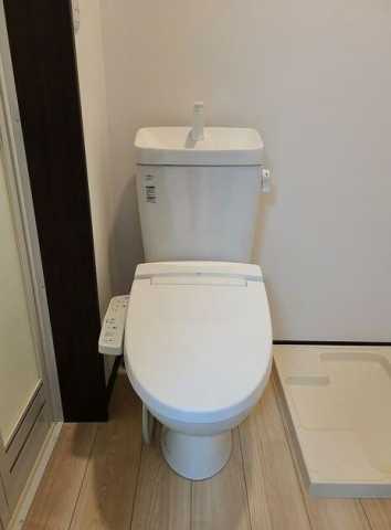 トイレ　別部屋の参考写真になります。