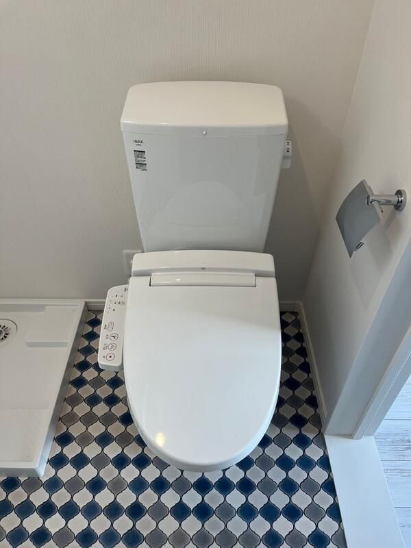 京成本線 千住大橋駅 徒歩12分 3階建 築3年のトイレ写真