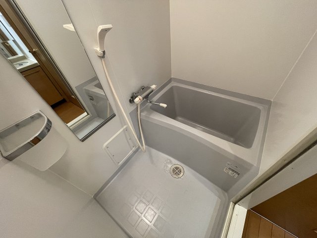 バス・シャワールーム　コンパクトで使いやすいお風呂です