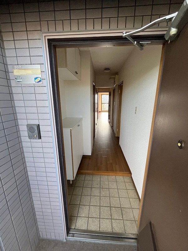 玄関　反転間取参照