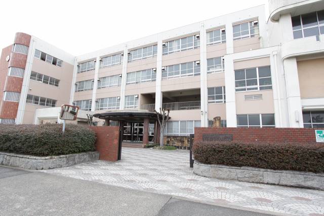 中学校　名古屋市立南陽東中学校（中学校）まで595m