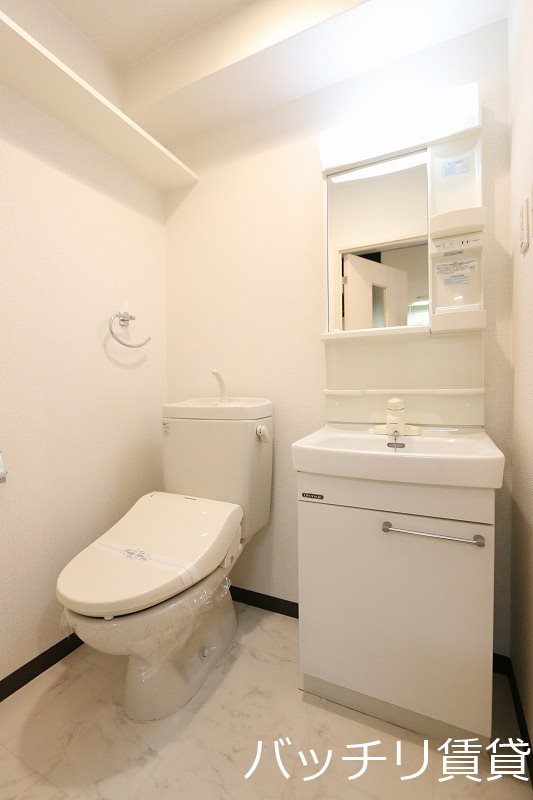 洗面設備　画像は別号室の為、現状を優先いたします。