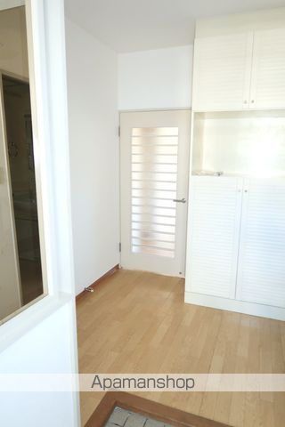 入間扇町屋団地20号棟の玄関写真