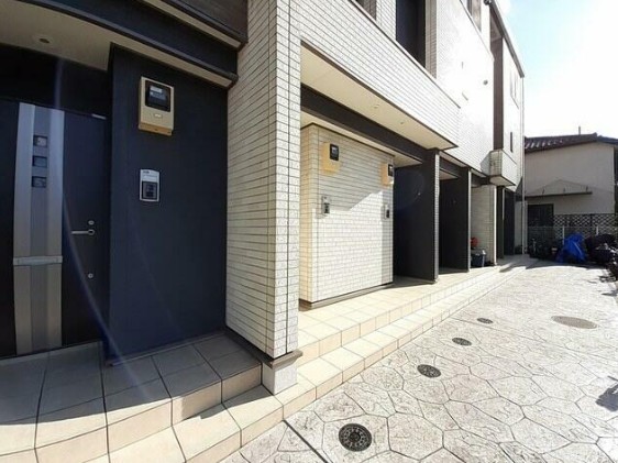 小田急線 和泉多摩川駅 徒歩13分 3階建 築12年の外観写真
