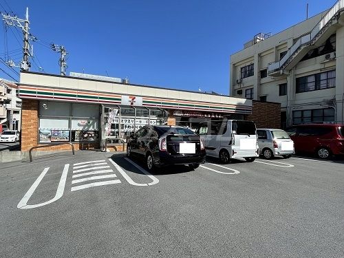 コンビニ　セブンイレブン 那覇小禄１丁目店（コンビニ）まで104m